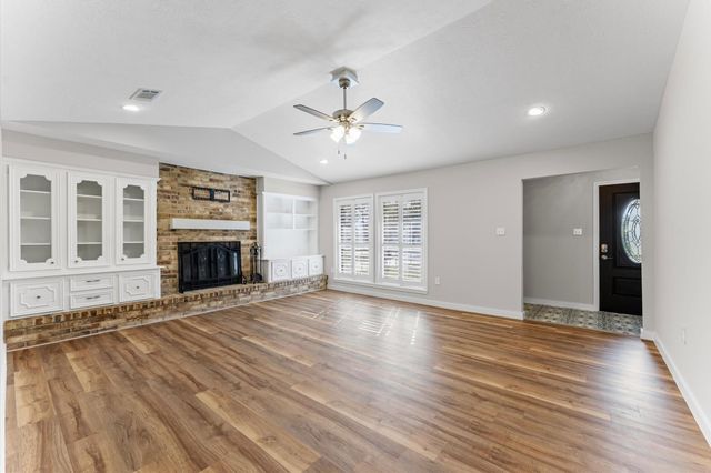 2126 Eagle Point Road, Crosby, TX 77532