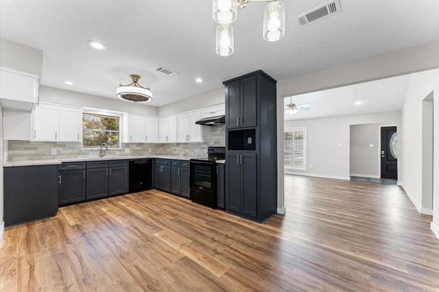 2126 Eagle Point Road, Crosby, TX 77532