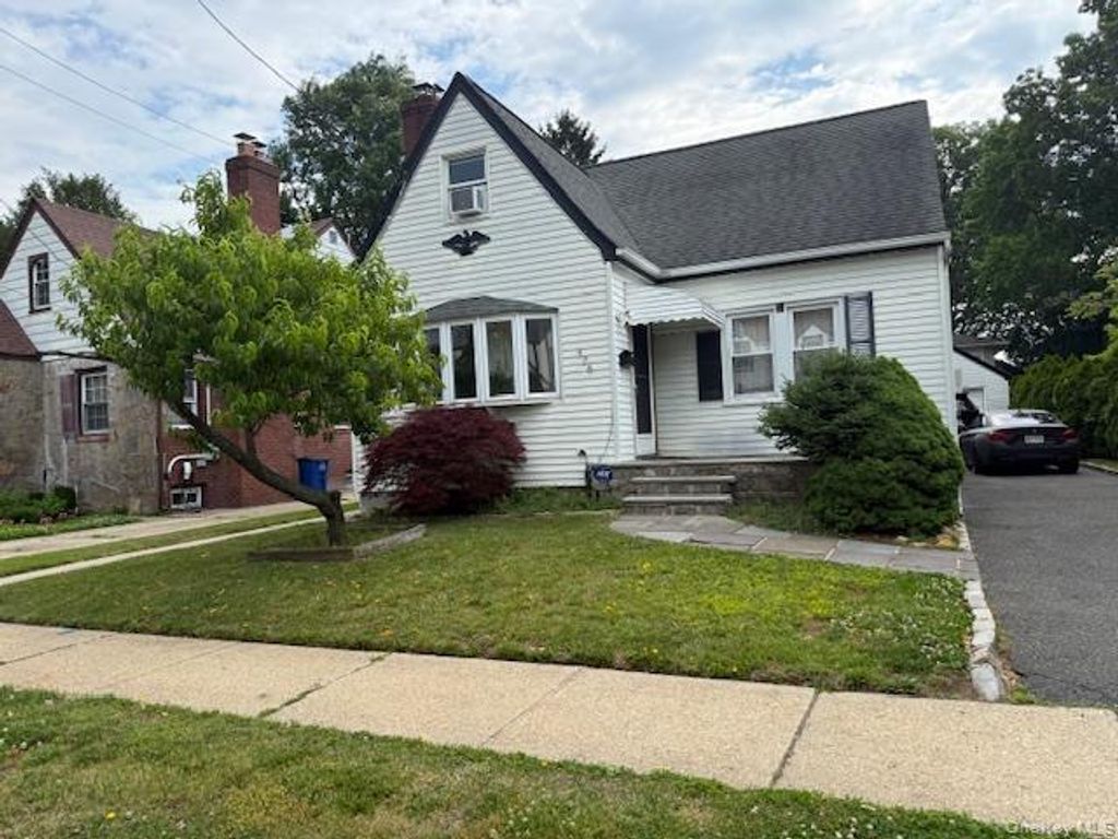 526 N 12th Street, New Hyde Park, NY 11040