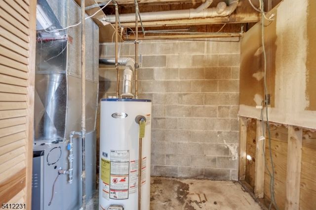 80 Lenape Trl, Washington Boro, NJ 07882