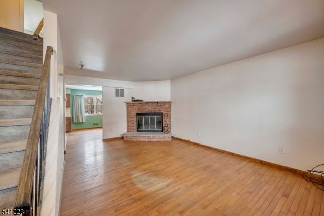 80 Lenape Trl, Washington Boro, NJ 07882