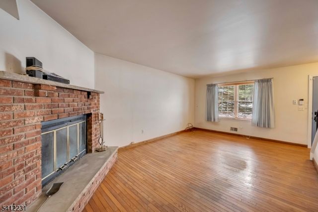 80 Lenape Trl, Washington Boro, NJ 07882