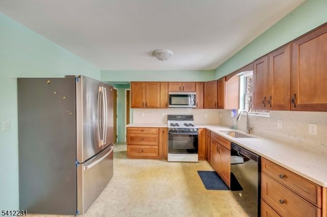 80 Lenape Trl, Washington Boro, NJ 07882