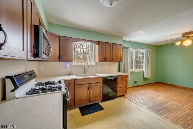 80 Lenape Trl, Washington Boro, NJ 07882