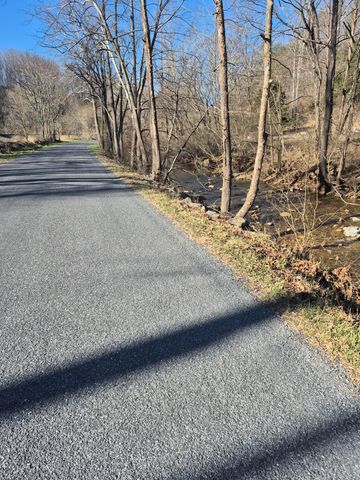 44 Walkers DR, Buchanan, VA 24066