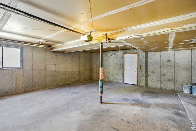 6383 S LAURITZEN DR, Taylorsville, UT 84129