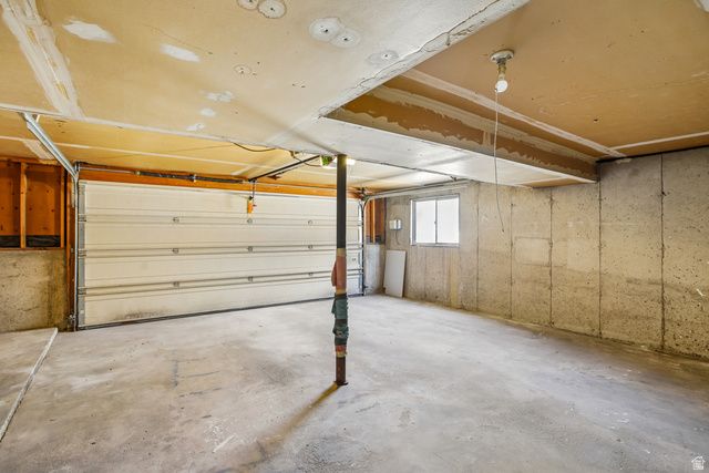 6383 S LAURITZEN DR, Taylorsville, UT 84129