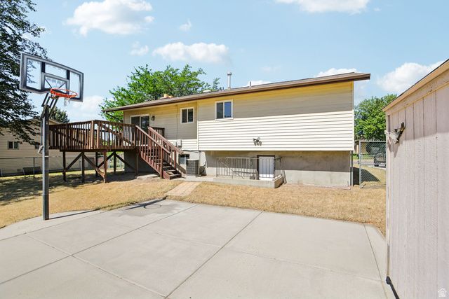 6383 S LAURITZEN DR, Taylorsville, UT 84129