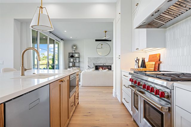 350 O Connor Ridge Boulevard 13, Irving, TX 75038