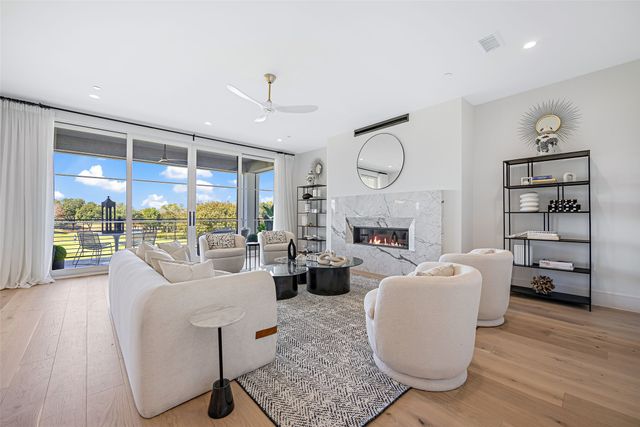 350 O Connor Ridge Boulevard 13, Irving, TX 75038