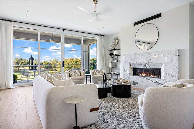 350 O Connor Ridge Boulevard 13, Irving, TX 75038