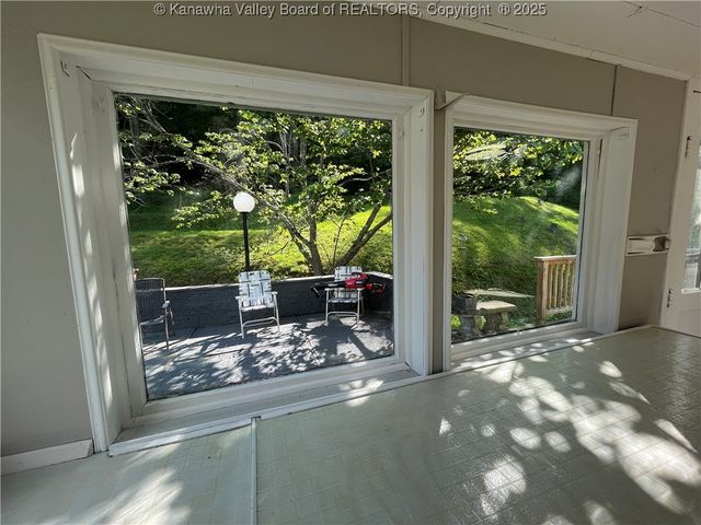 6888 Joes Creek Road, Comfort, WV 25049