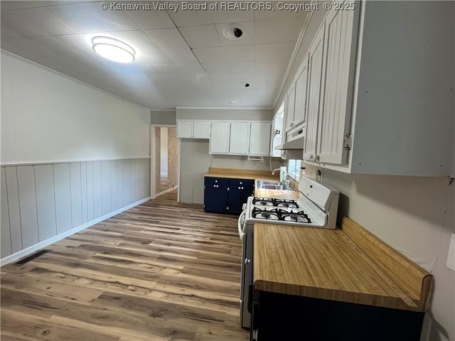 6888 Joes Creek Road, Comfort, WV 25049