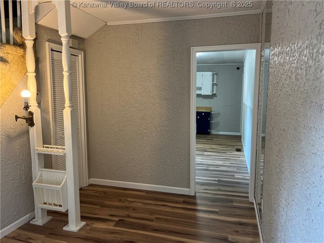 6888 Joes Creek Road, Comfort, WV 25049