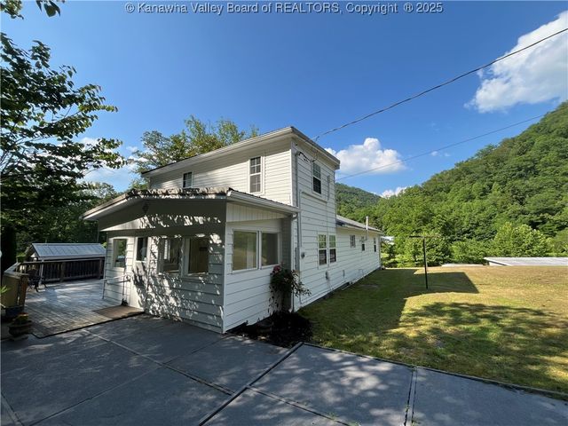 6888 Joes Creek Road, Comfort, WV 25049