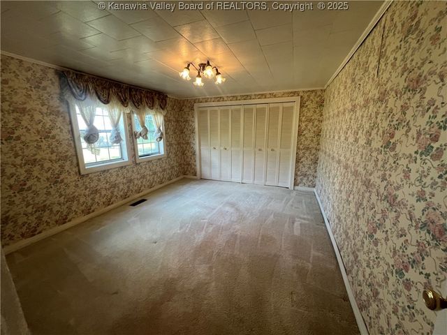 6888 Joes Creek Road, Comfort, WV 25049