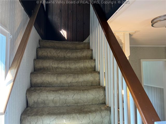 6888 Joes Creek Road, Comfort, WV 25049