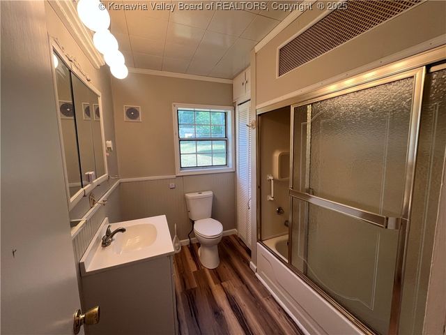 6888 Joes Creek Road, Comfort, WV 25049