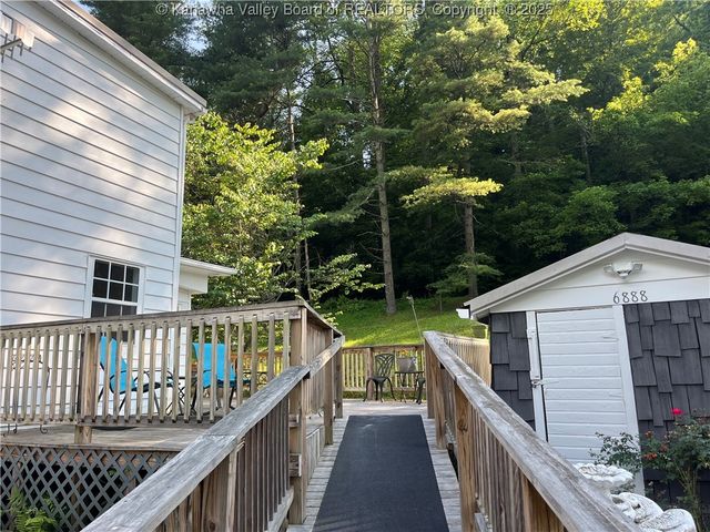 6888 Joes Creek Road, Comfort, WV 25049