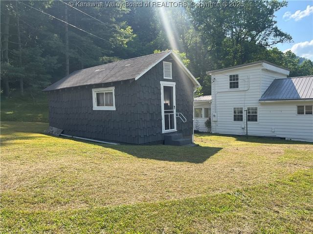 6888 Joes Creek Road, Comfort, WV 25049