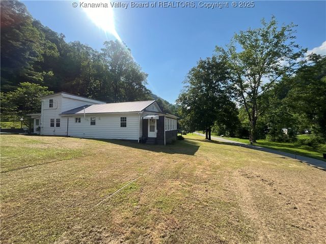 6888 Joes Creek Road, Comfort, WV 25049