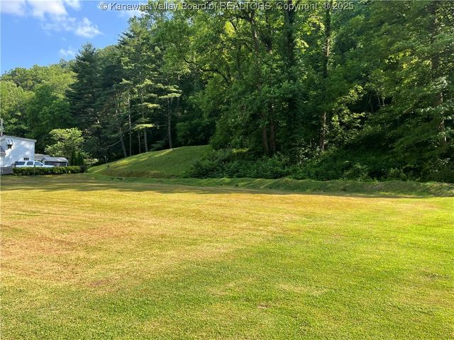 6888 Joes Creek Road, Comfort, WV 25049