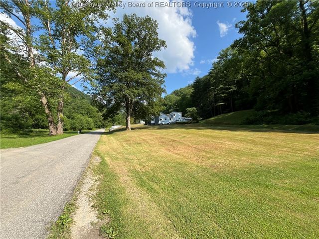 6888 Joes Creek Road, Comfort, WV 25049