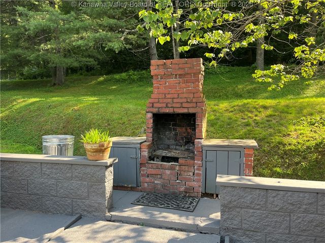 6888 Joes Creek Road, Comfort, WV 25049