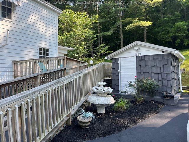 6888 Joes Creek Road, Comfort, WV 25049