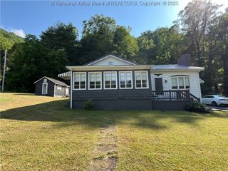 6888 Joes Creek Road, Comfort, WV 25049