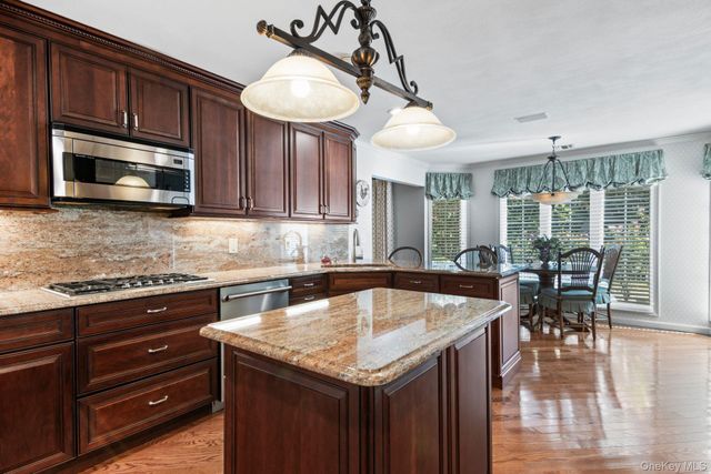 77 The Woods, Commack, NY 11725