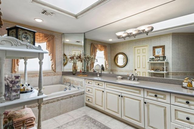 77 The Woods, Commack, NY 11725