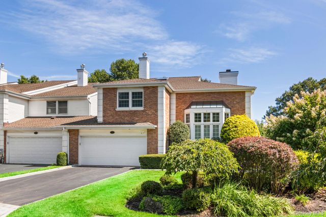 77 The Woods, Commack, NY 11725