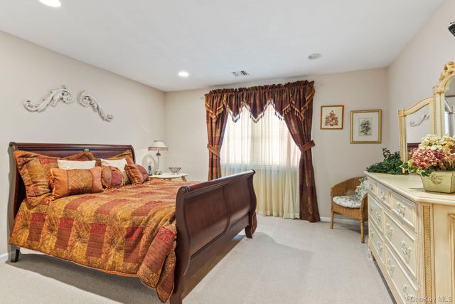 77 The Woods, Commack, NY 11725