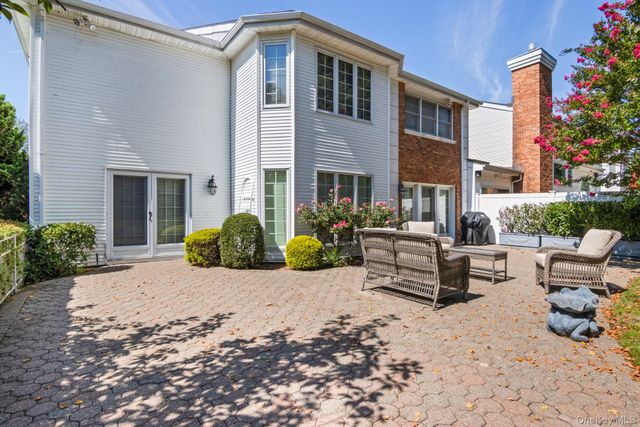 77 The Woods, Commack, NY 11725