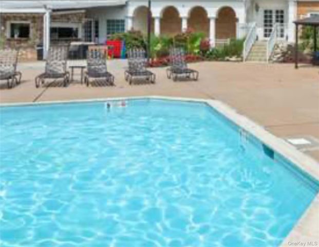 77 The Woods, Commack, NY 11725