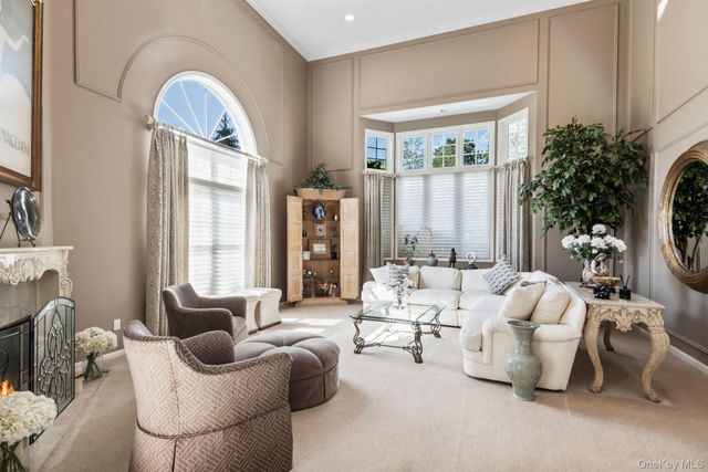 77 The Woods, Commack, NY 11725