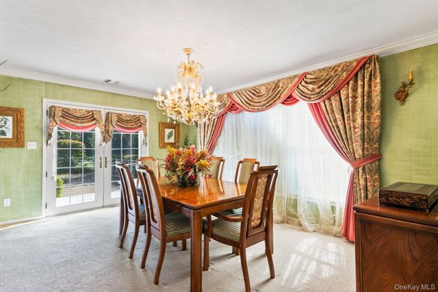 77 The Woods, Commack, NY 11725