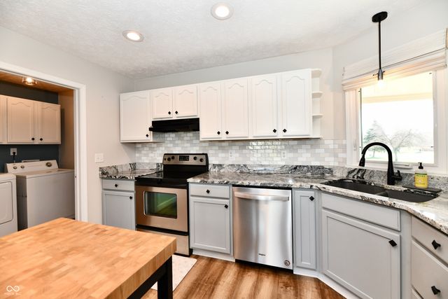 517 Martha Eunice Lane, Clayton, IN 46118