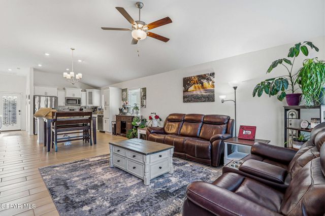 7718 Cottonwood Street, Vinton, TX 79821