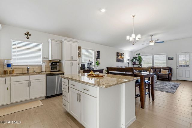 7718 Cottonwood Street, Vinton, TX 79821