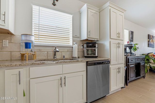 7718 Cottonwood Street, Vinton, TX 79821