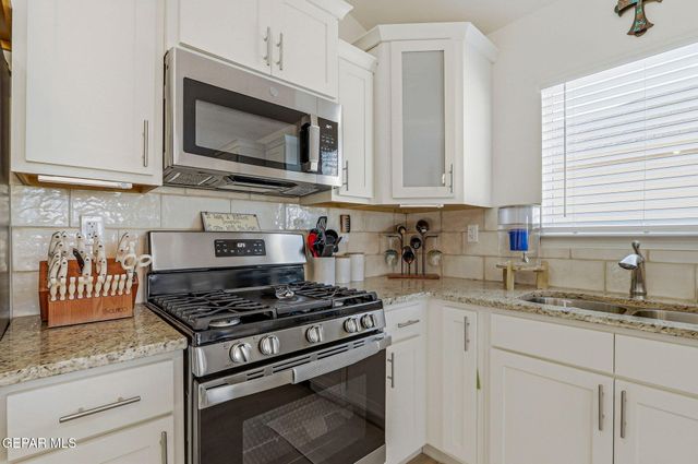 7718 Cottonwood Street, Vinton, TX 79821
