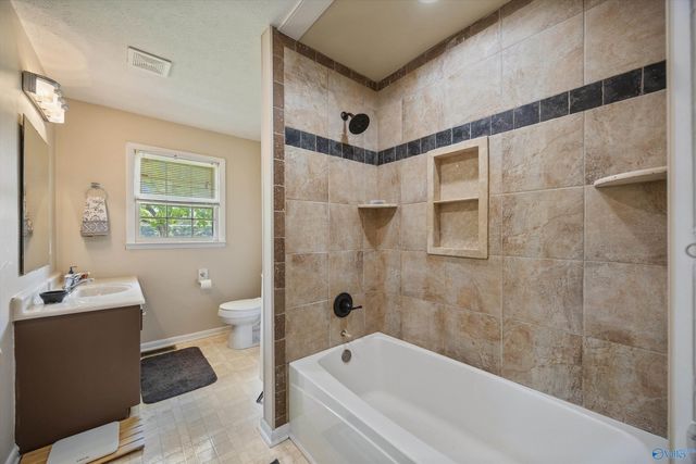 1807 Lindsay Lane N, Athens, AL 35613