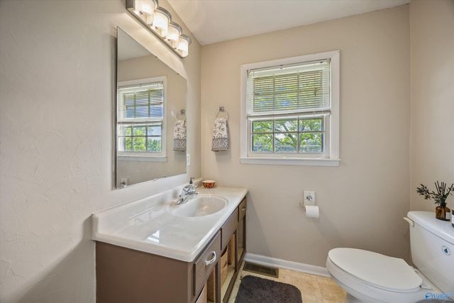 1807 Lindsay Lane N, Athens, AL 35613