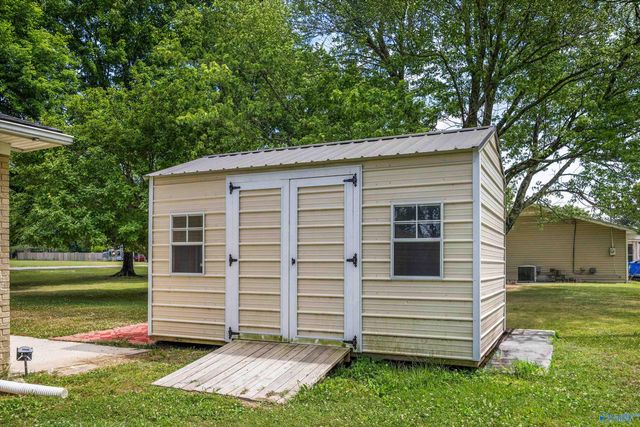 1807 Lindsay Lane N, Athens, AL 35613