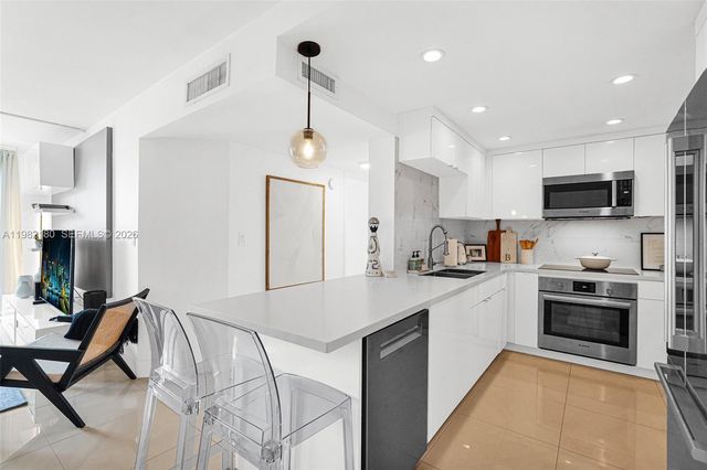 1605 Bay Rd 201, Miami Beach, FL 33139