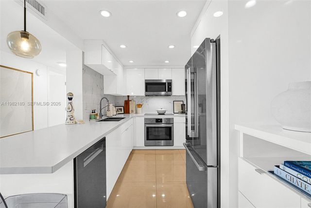 1605 Bay Rd 201, Miami Beach, FL 33139