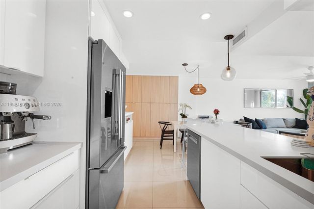 1605 Bay Rd 201, Miami Beach, FL 33139