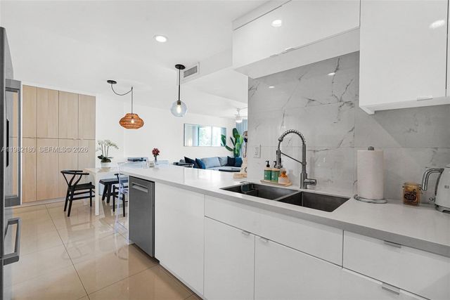 1605 Bay Rd 201, Miami Beach, FL 33139